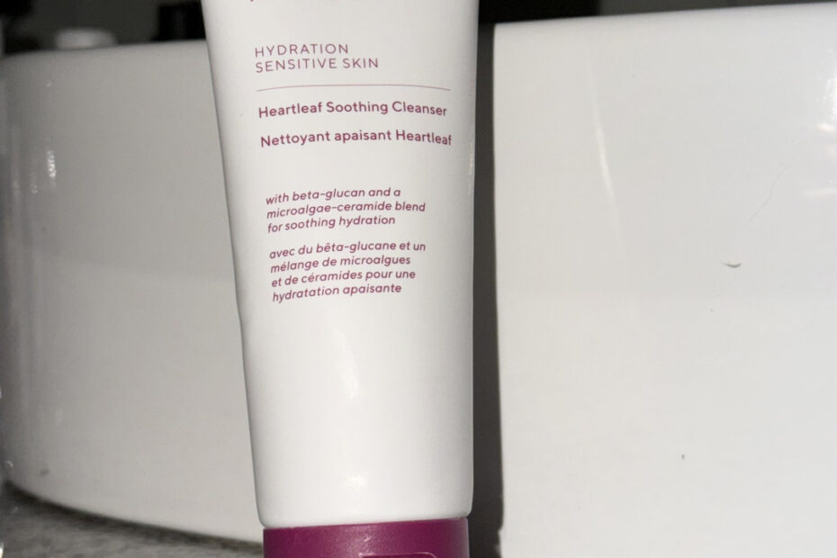 Murad Heartleaf krem do mycia jest łagodny, dobry i wygodny. 