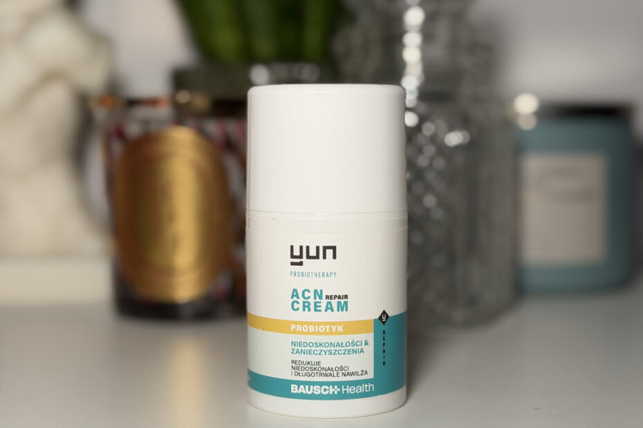 YUN krem probiotyczny to ciekawa, ale nie do końca przyjemna w obsłudze opcja w pielęgnacji skóry z trądzikiem. 