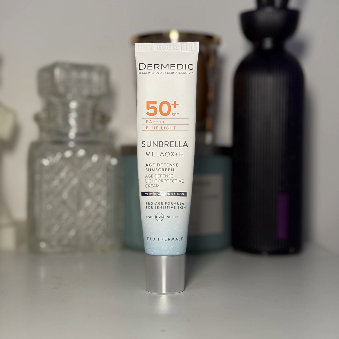 Dermedic Melaox+H Age Defense SPF50+ ciężko pobić w półce 30-40 zł. 