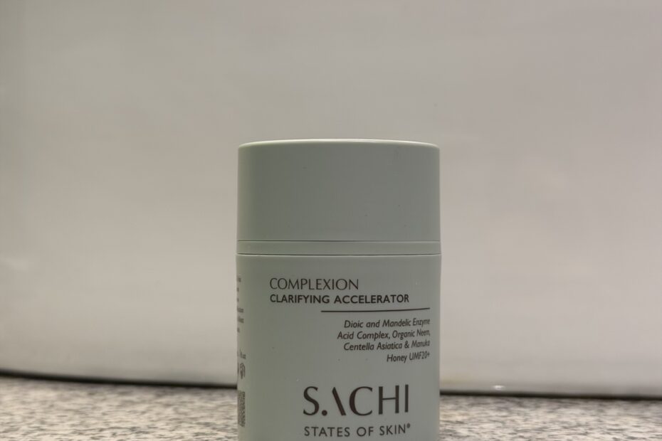 Sachi Complexion Clarifying Accelerator to oczyszczająca kuracja półzłuszczająca.